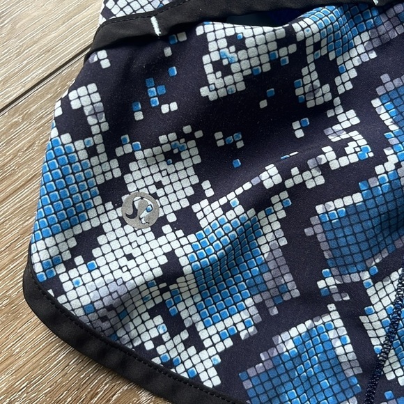 Lululemon Speed Short *4-way Stretch
Mini Ziggy Snake Caspian Blue Pipe Dream - Picture 6 of 9